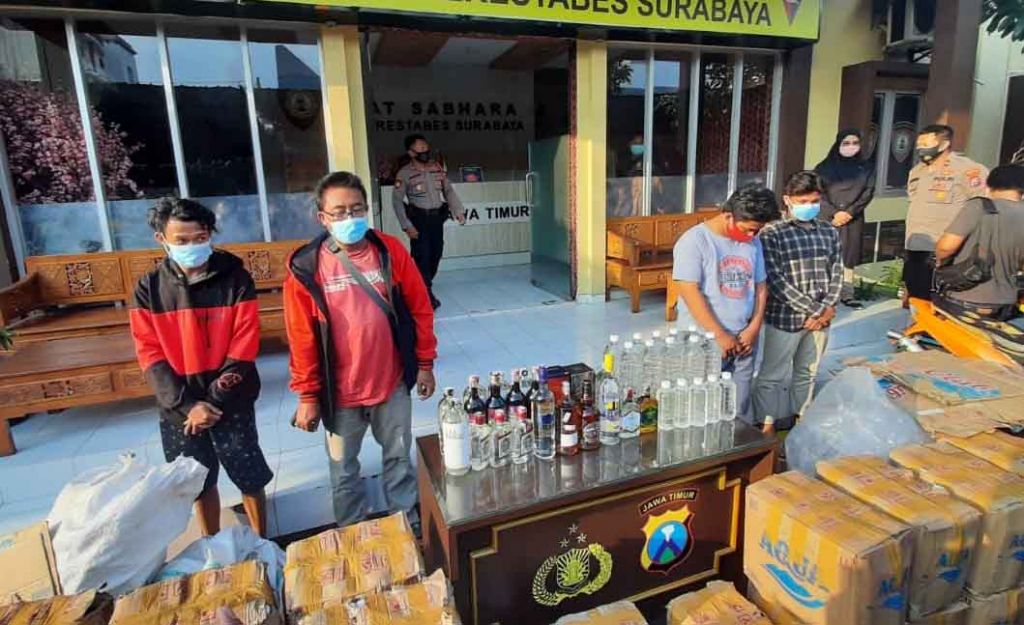 Ratusan Motor Knalpot Brong hingga Ribuan Liter Miras di Surabaya Disita