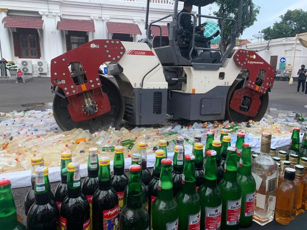 Pemusnahan miras di Mapolrestabes Surabaya