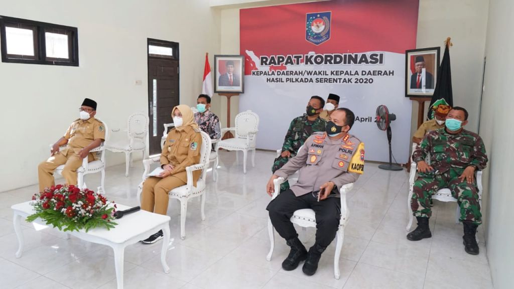 Ikuti Arahan Presiden Jokowi, Bupati Ipuk: Fokus Pandemi dan Pemulihan Ekonomi