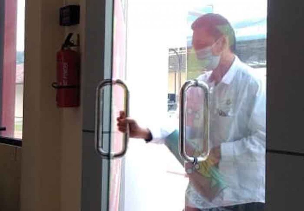 Kepala Badan Kepegawaian Pendidikan dan Pelatihan Susantoso saat datang ke Polres Mojokerto Kota