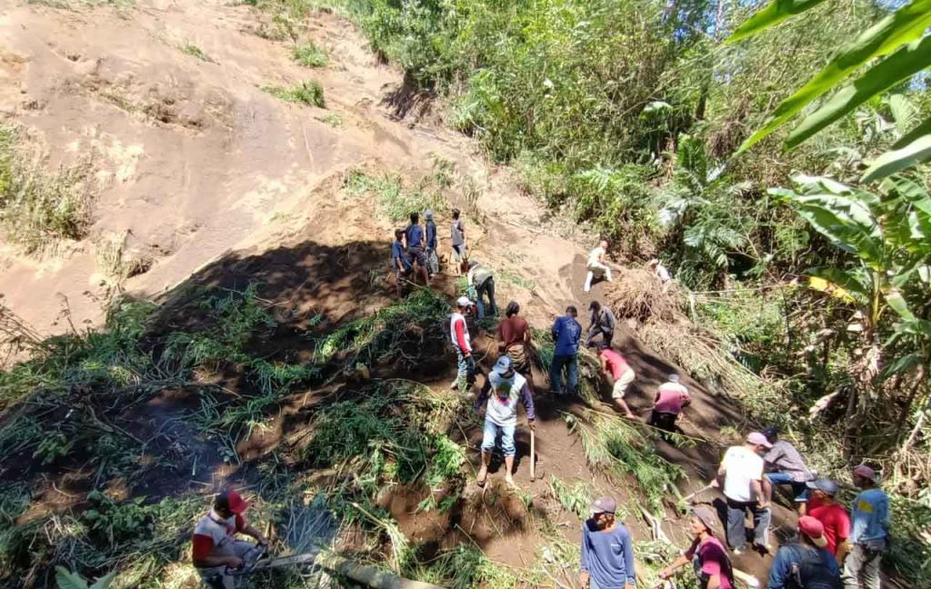 Satu Orang Dilaporkan Hilang Tertimbun Longsor di Malang