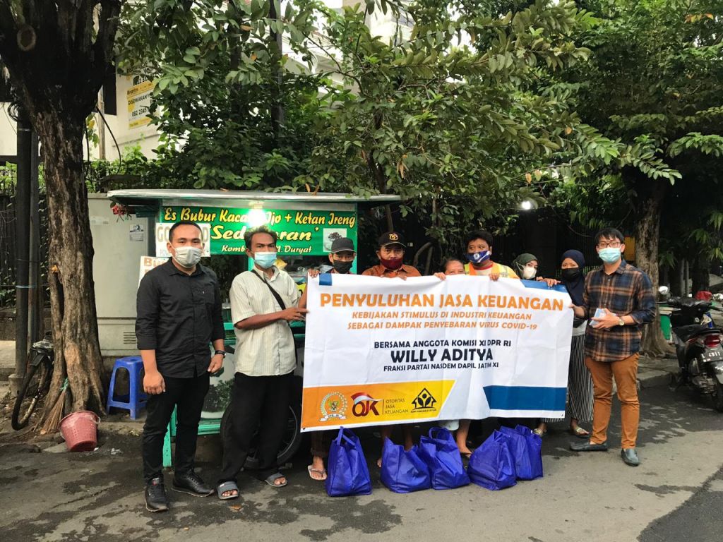 Anggota DPR RI Bareng OJK Gelar Penyuluhan Keuangan dan Bagi Sembako