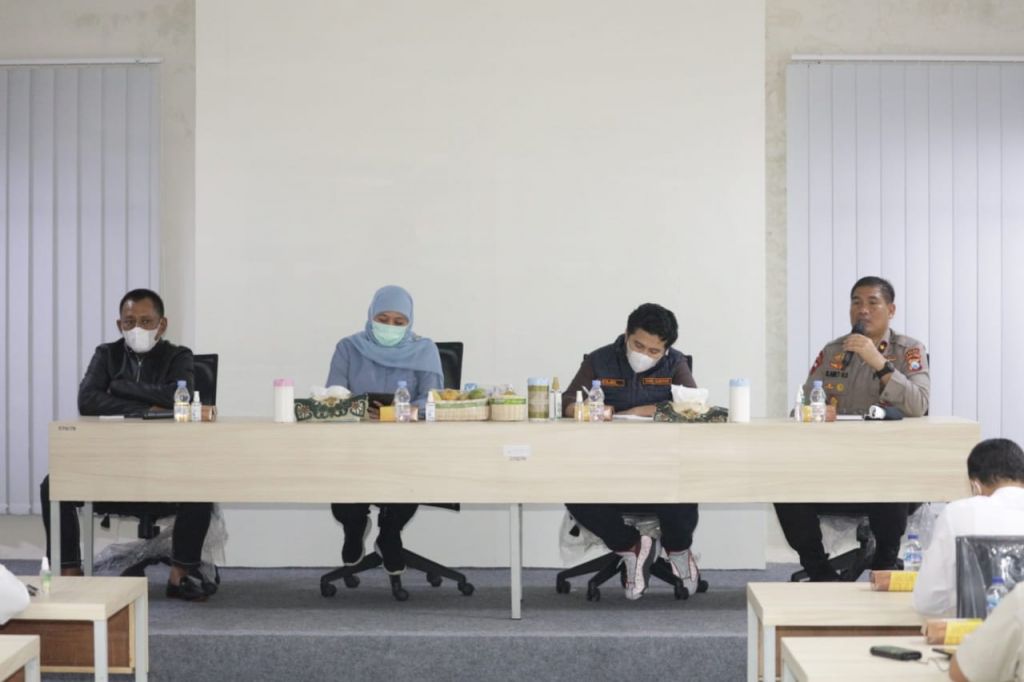 Forkompimda Jatim menggelar rapat koordinasi untuk menangani kasus Covid-19 di Bangkalan, Madura
