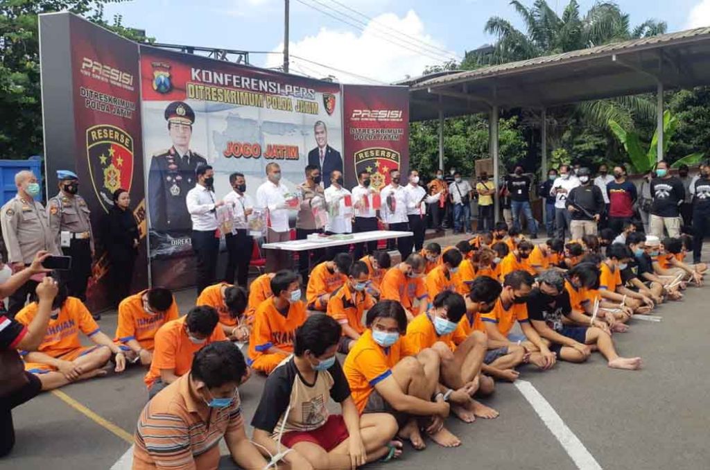 67 Preman di Jatim Diamankan, Sajam hingga Karcis Pungutan Liar Disita