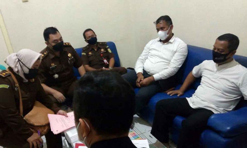 Kejari Kabupaten Mojokerto saat temui MKP di Lapas Porong (foto istimewa)