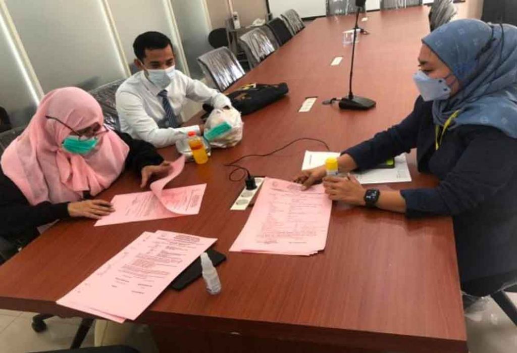 Tersangka F saat menjalani pelimpahan tahap dua secara daring (Foto: istimewa)