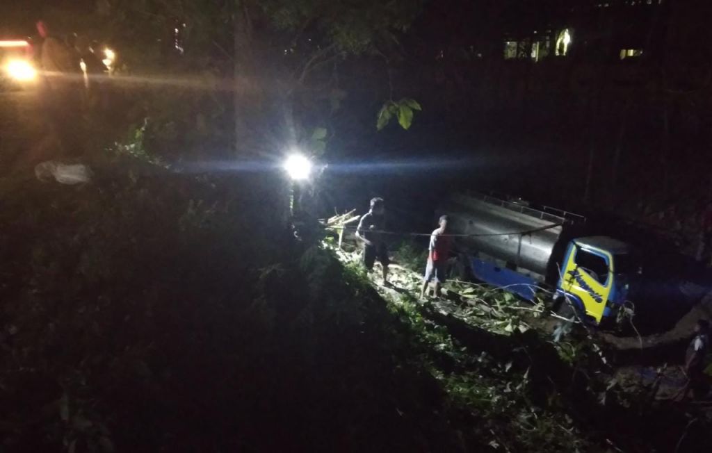 Lokasi kecelakaan tunggak truk di Magetan