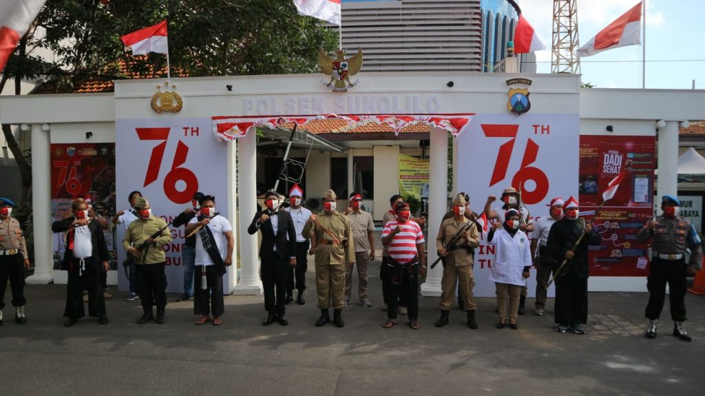 Keren! Polsek Sukolilo Surabaya Buat Miniatur Istana Merdeka yang Instagramable