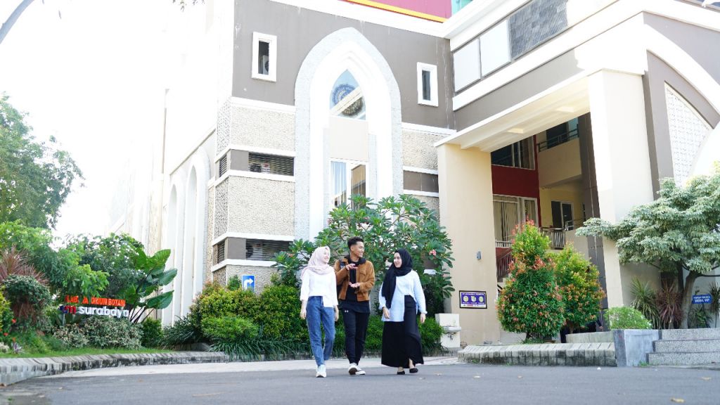 UMSurabaya sediakan beasiswa untuk mereka yang ditinggal meninggal orang tua akibat Covid-19.