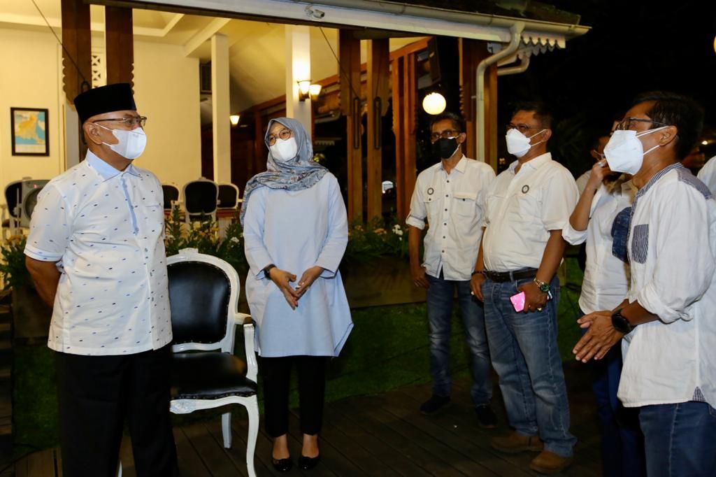 Bupati Banyuwangi Ipuk Fiestandani bertemu para ketua dan perwakilan pengurus asosiasi dunia usaha di Banyuwangi,