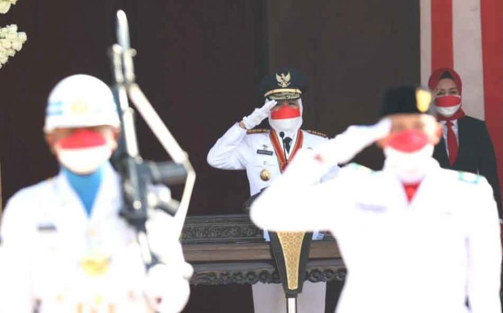 Melihat Khidmatnya Upacara Kemerdekaan ke-76 RI di Gedung Negara Grahadi