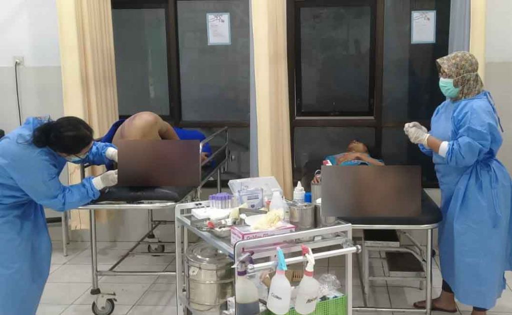 Kedua pelaku dirawat di Puskesmas Purwosari dengan kondisi kritis