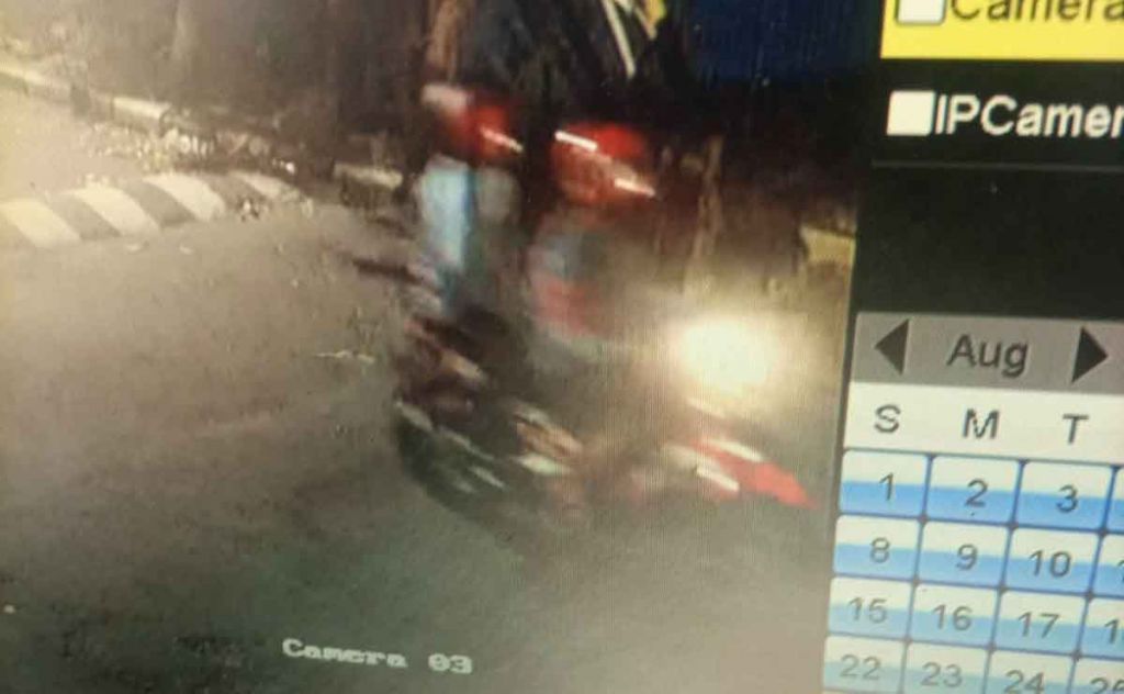 Rekaman CCTV yang menunjukkan gadis di Surabaya yang hilang dibonceng pria