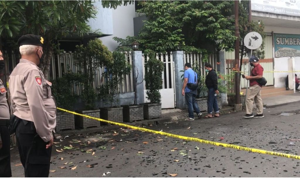 Ledakan keras terjadi di satu rumah Jalan Karyawan Baru, Waringin, Kelurahan/Kecamatan Magersari, Kota Mojokerto.