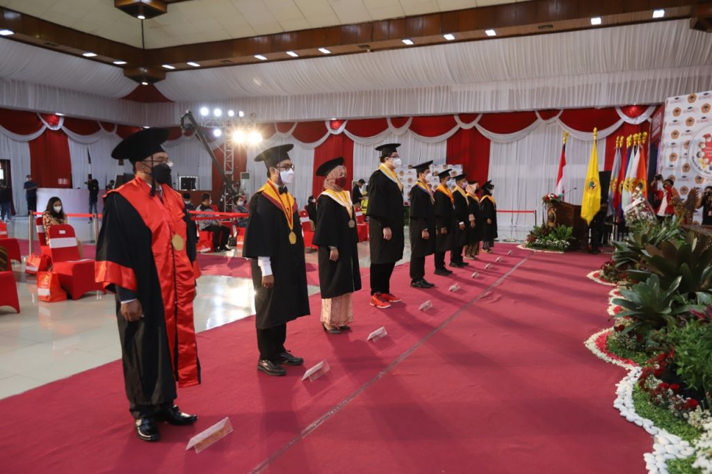 Prosesi wisuda dari Untag Surabaya