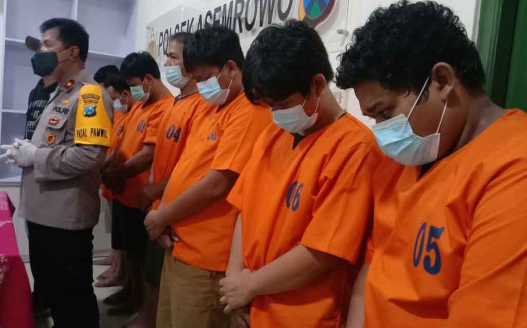 Komplotan pencurian plat besi di Surabaya