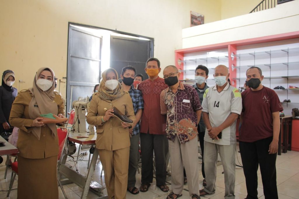 Ning Ita Dorong Brand Alas Kaki Kota Mojokerto Tumbuh Pesat