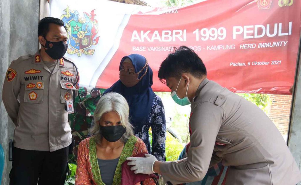 Pelaksanaan Vakisinasi Covid-19 di Kampung Pitu Pacitan