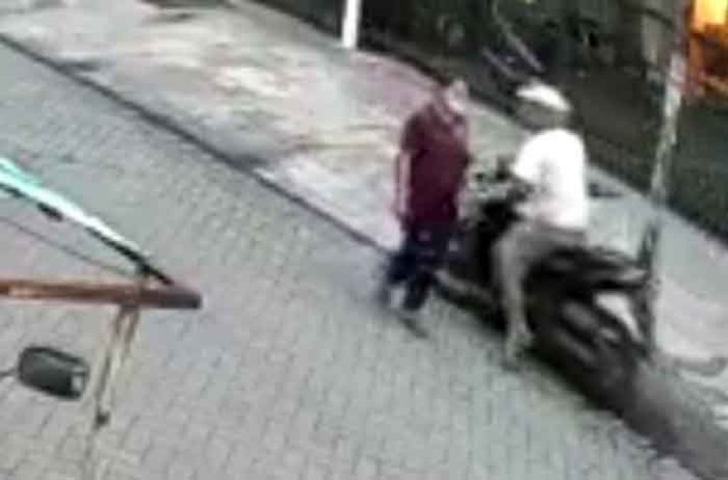 Nenek di Surabaya Jadi Korban Perampasan, Kartu Vaksin hingga Uang Raib