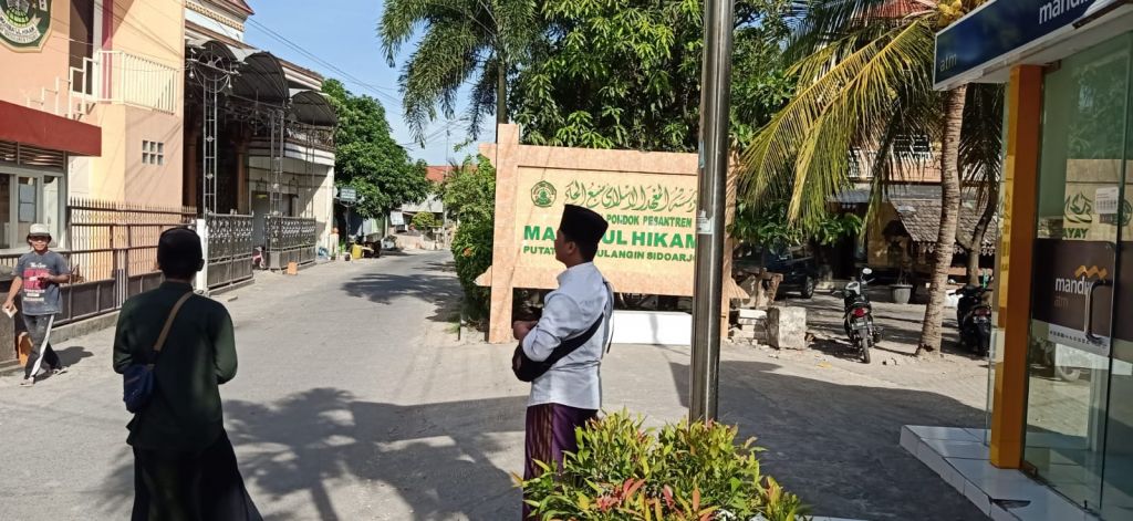 Pondok pesantren Manbaul Hikam Kecamatan Tanggulangin, Kabupaten Sidoarjo.