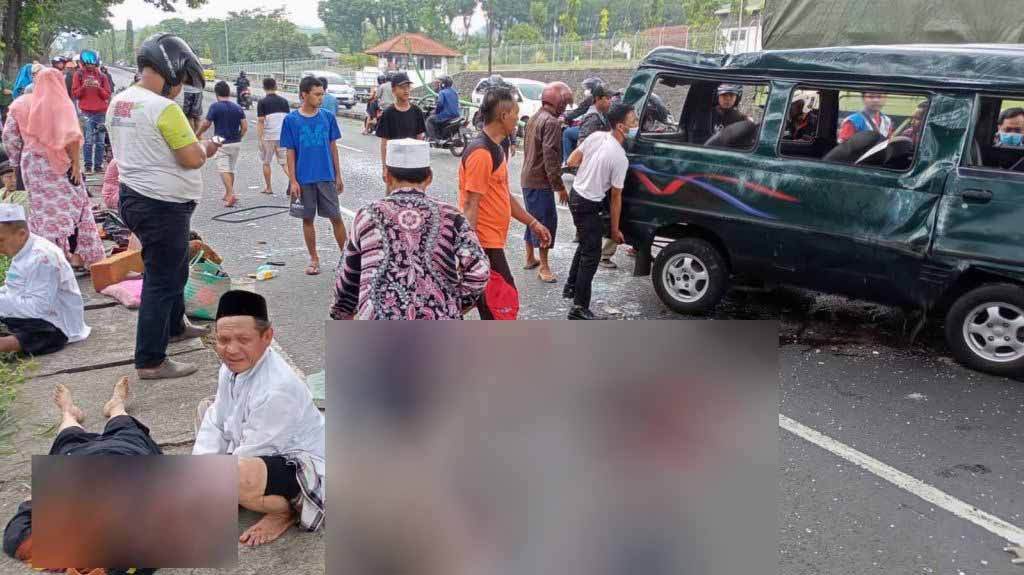 Mobil Carry yang mengalami kecelakaan di Pasuruan