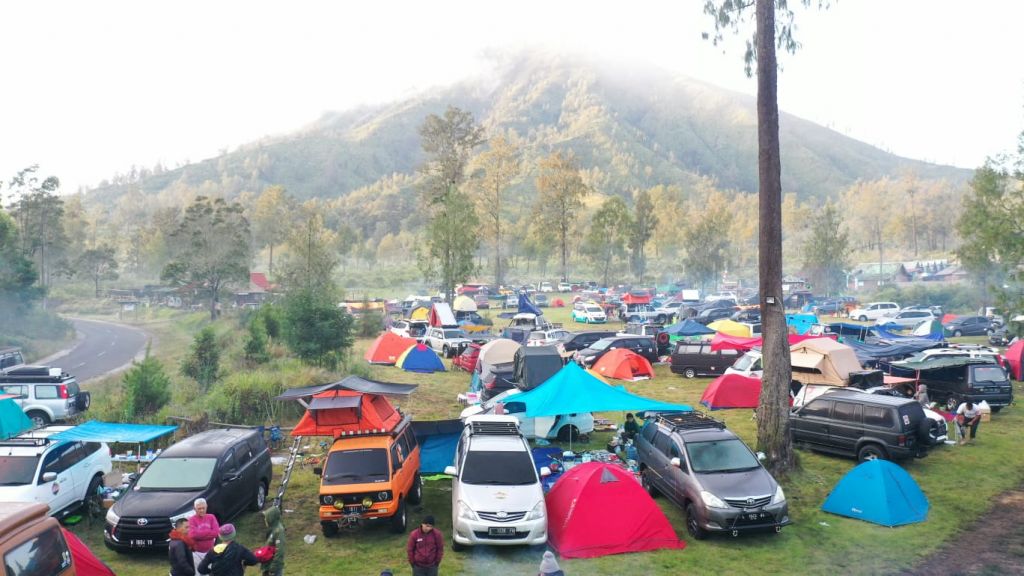Komunitas Camper Van Indonesia (CVI) berwisata di Banyuwangi