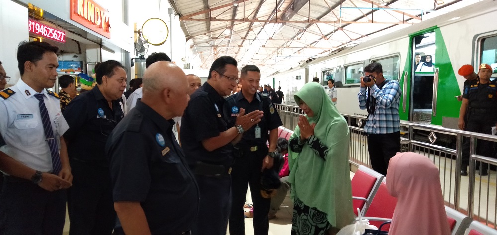 Direktur PT KAI, Edi Sukmoro saat sidak di Stasiun Madiun.
