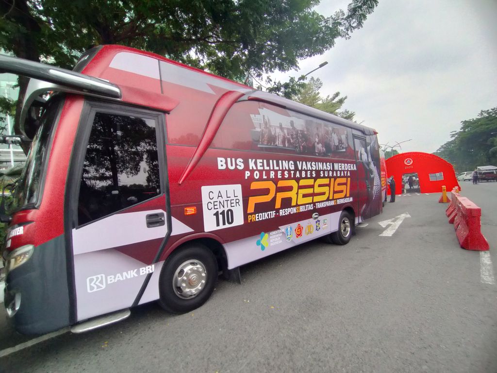Forkopimda Sediakan 2 Bus Vaksinasi di Pintu Masuk Surabaya