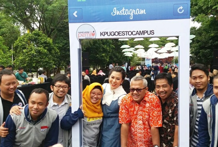 Ketua KPU Arif Budiman saat di kampus Unair Surabaya.