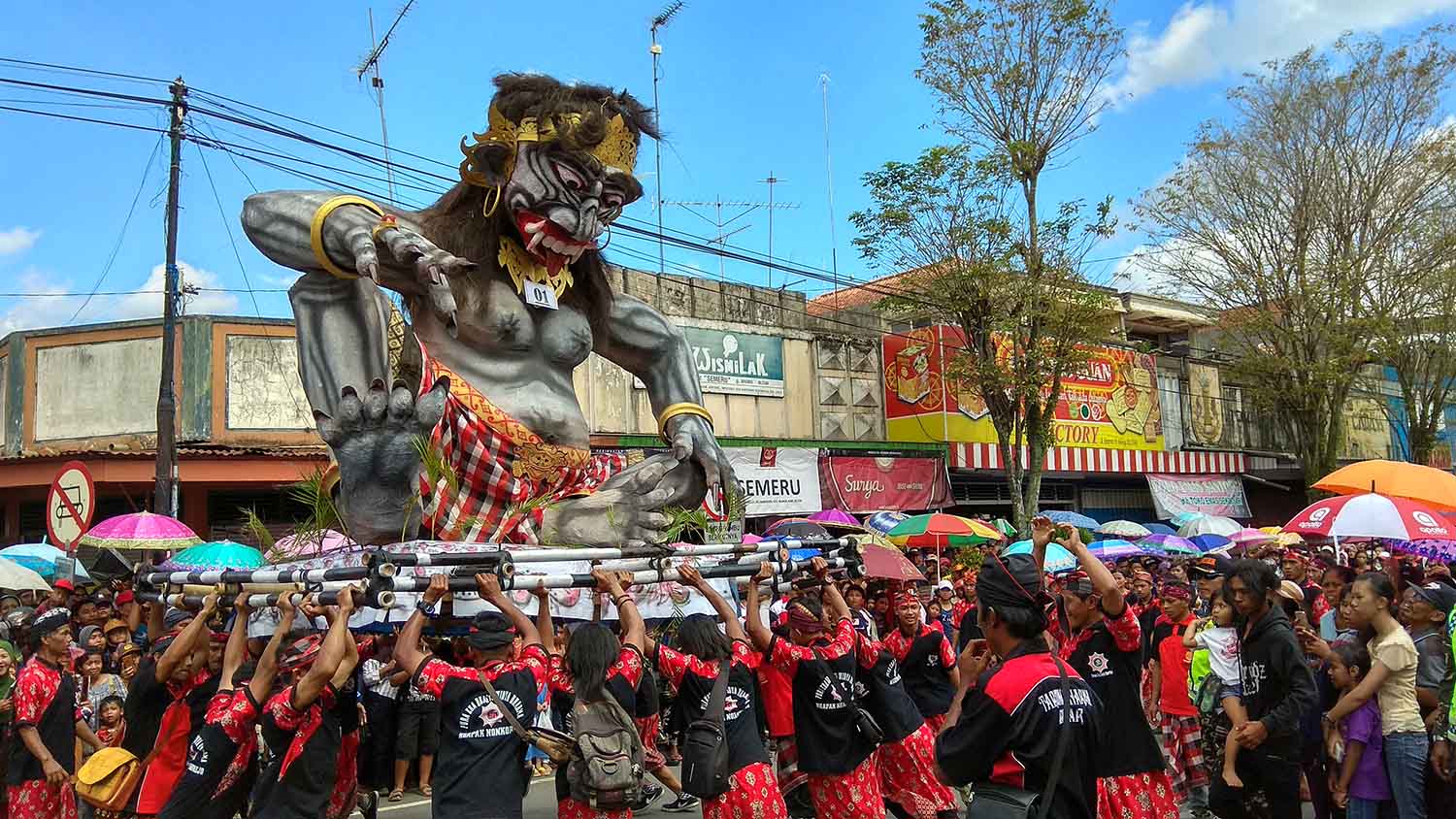 Pawai Ogoh-Ogoh yang digelar di Blitar.