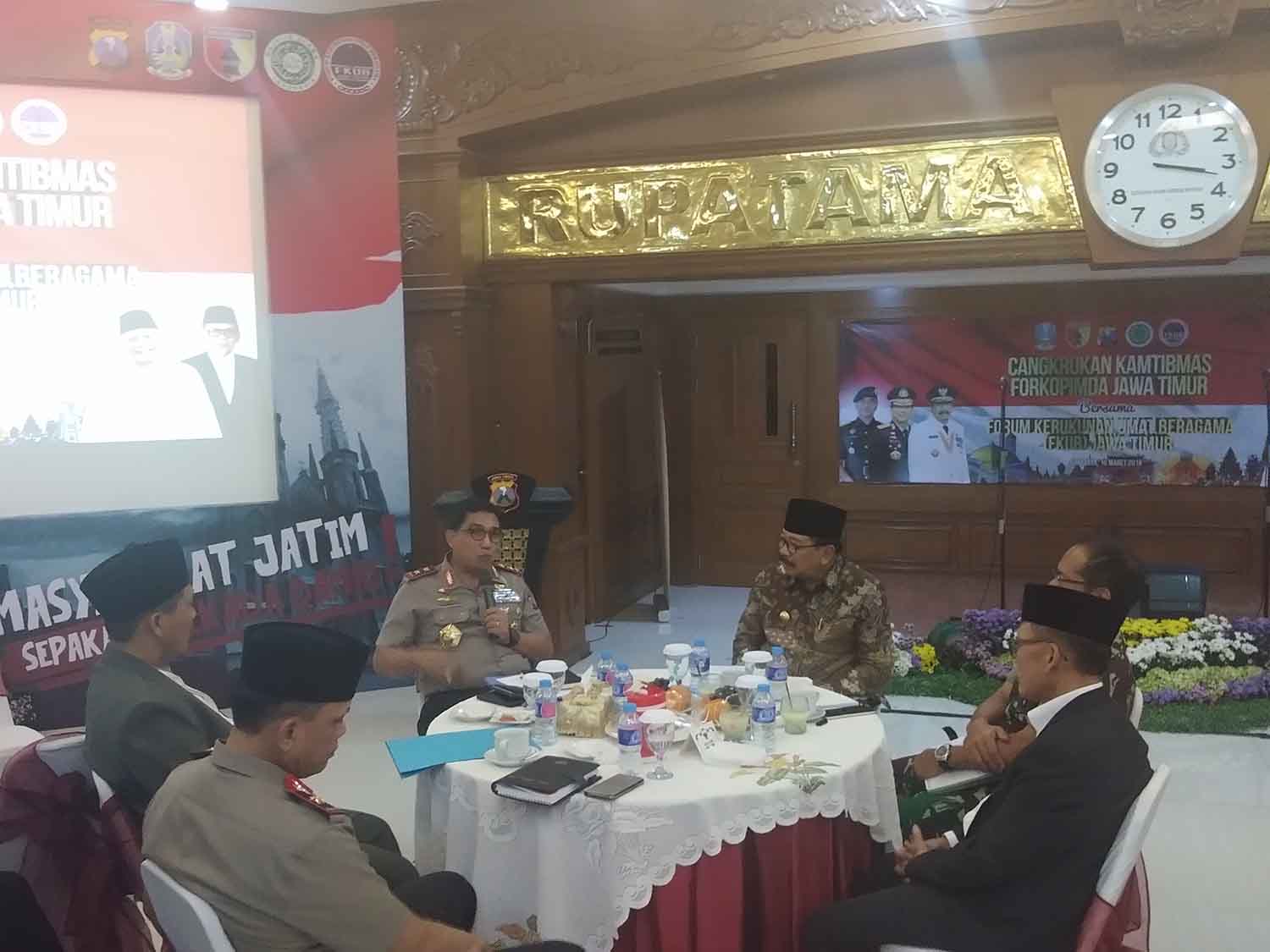 Suasana cangkrukan Forkopimda bersama dengan FKUB.