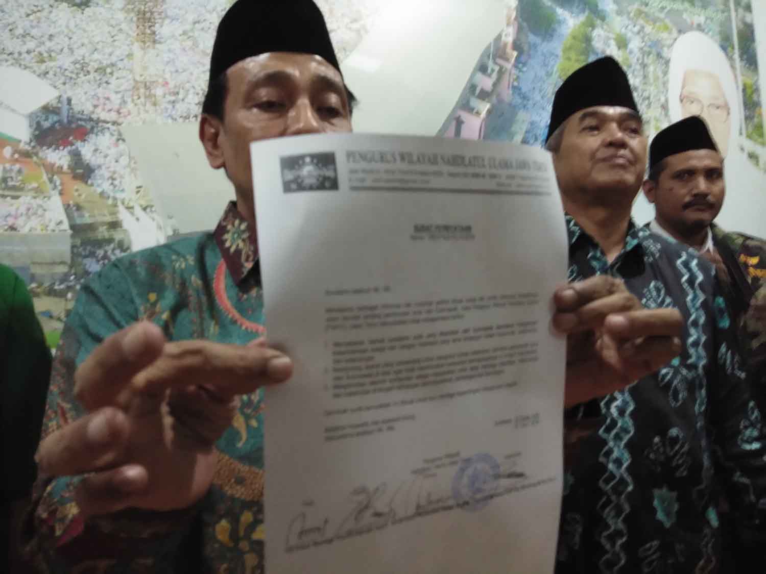 Pengurus PWNU memberikan pernyataan sikap.