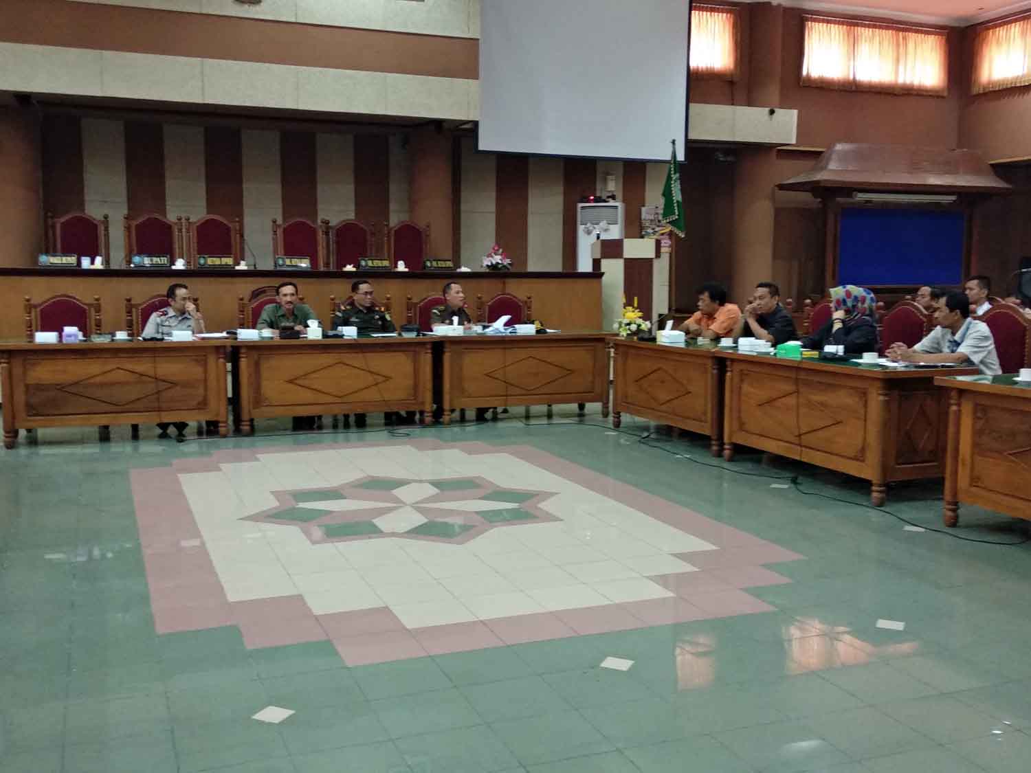 Suasana hearing yang digelar di DPRD Ponorogo.