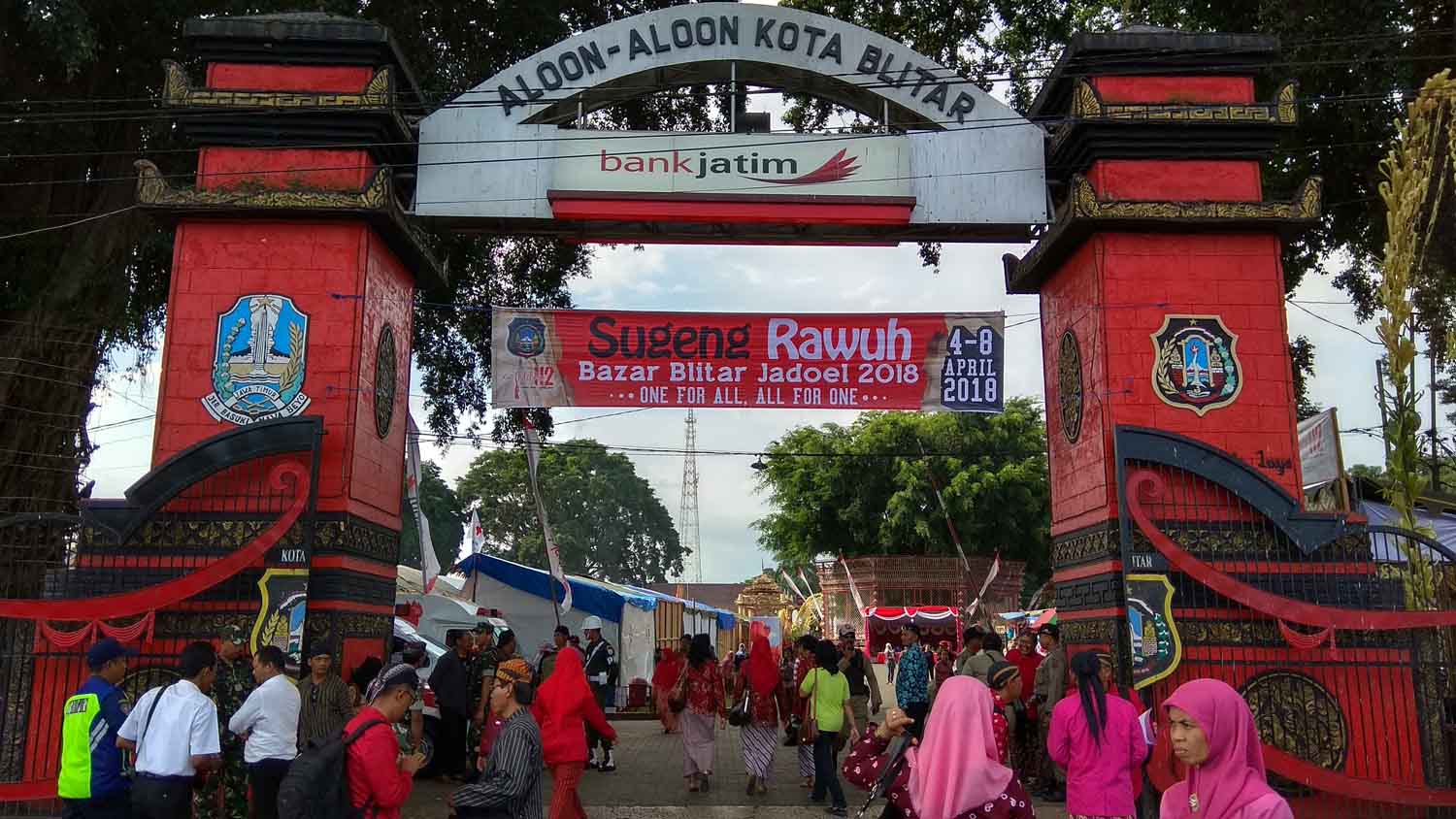 Bazar Blitar Jadoel yang digelar di Alun-Alun.
