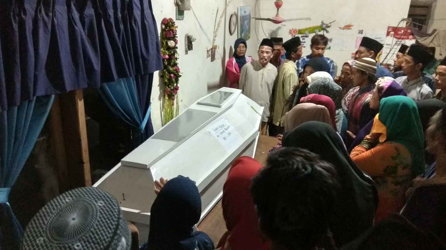 Jenazah korban tiba di rumah duka