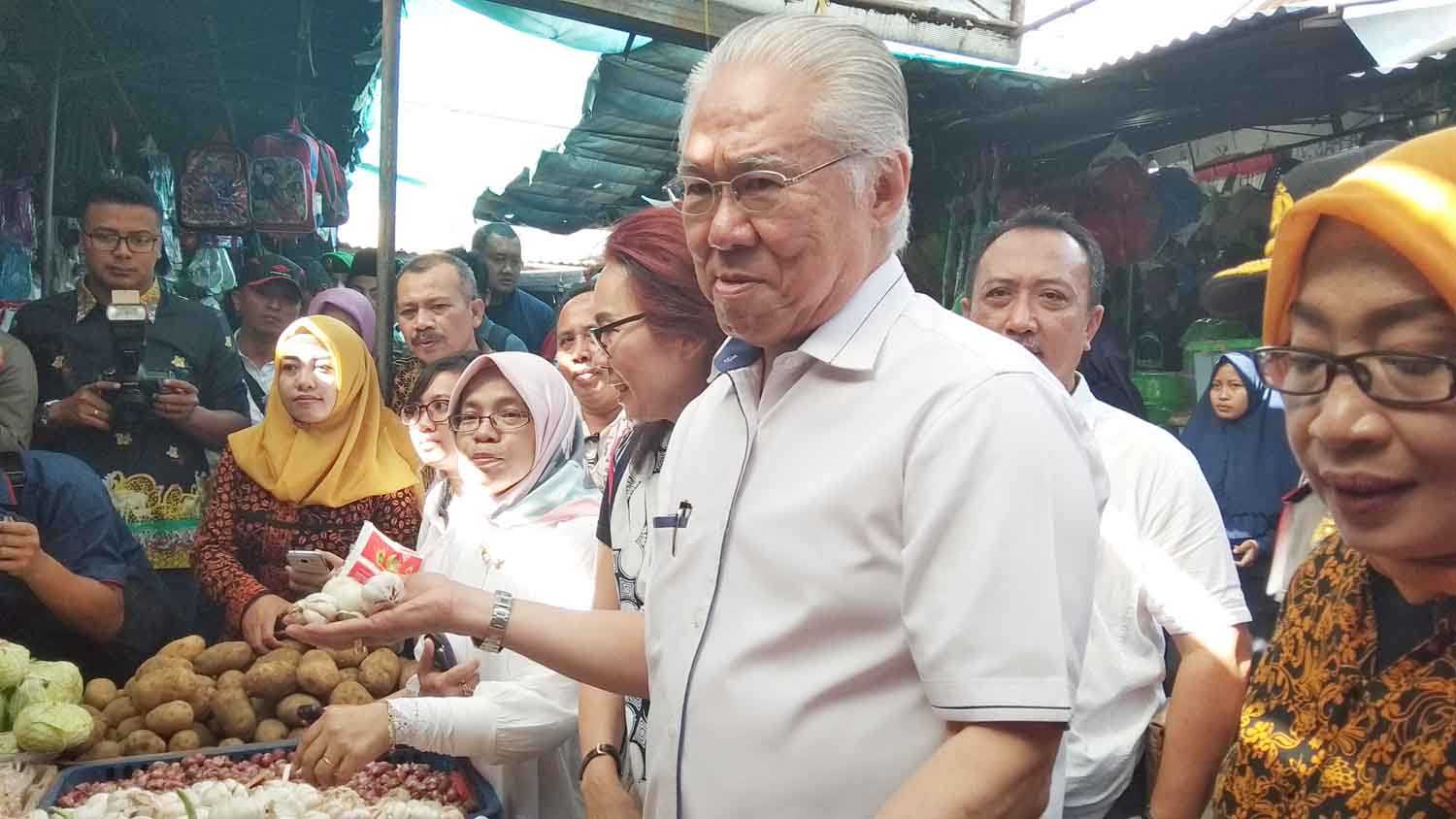 Menteri Perdagangan Enggartiasto Lukita didampingi istrinya Peggy Lukita