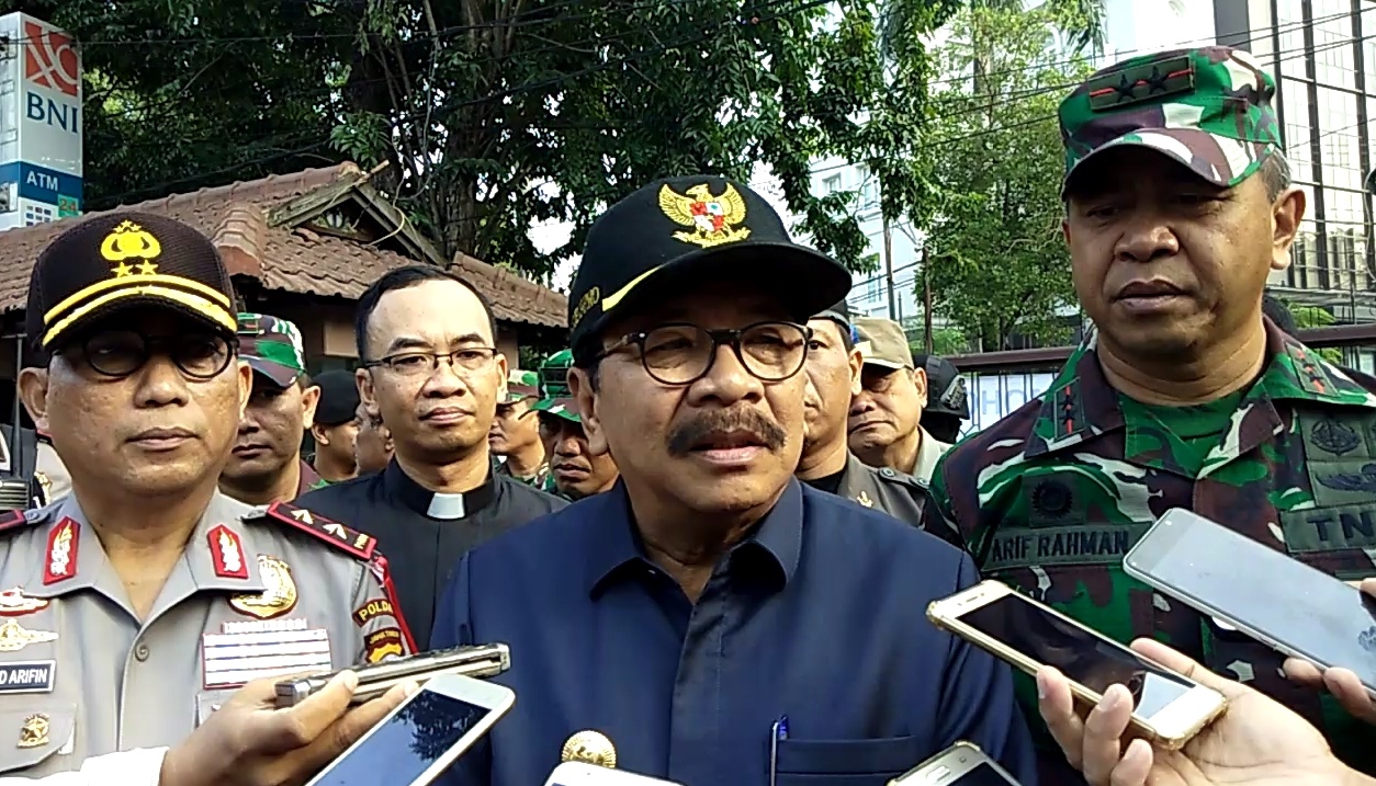Gubernur Jawa Timur Soekarwo, didampingi Kapolda Jatim Irjen Pol Machfud Arifin dan Pangdam V Brawijaya Mayjen TNI Arif Rahman