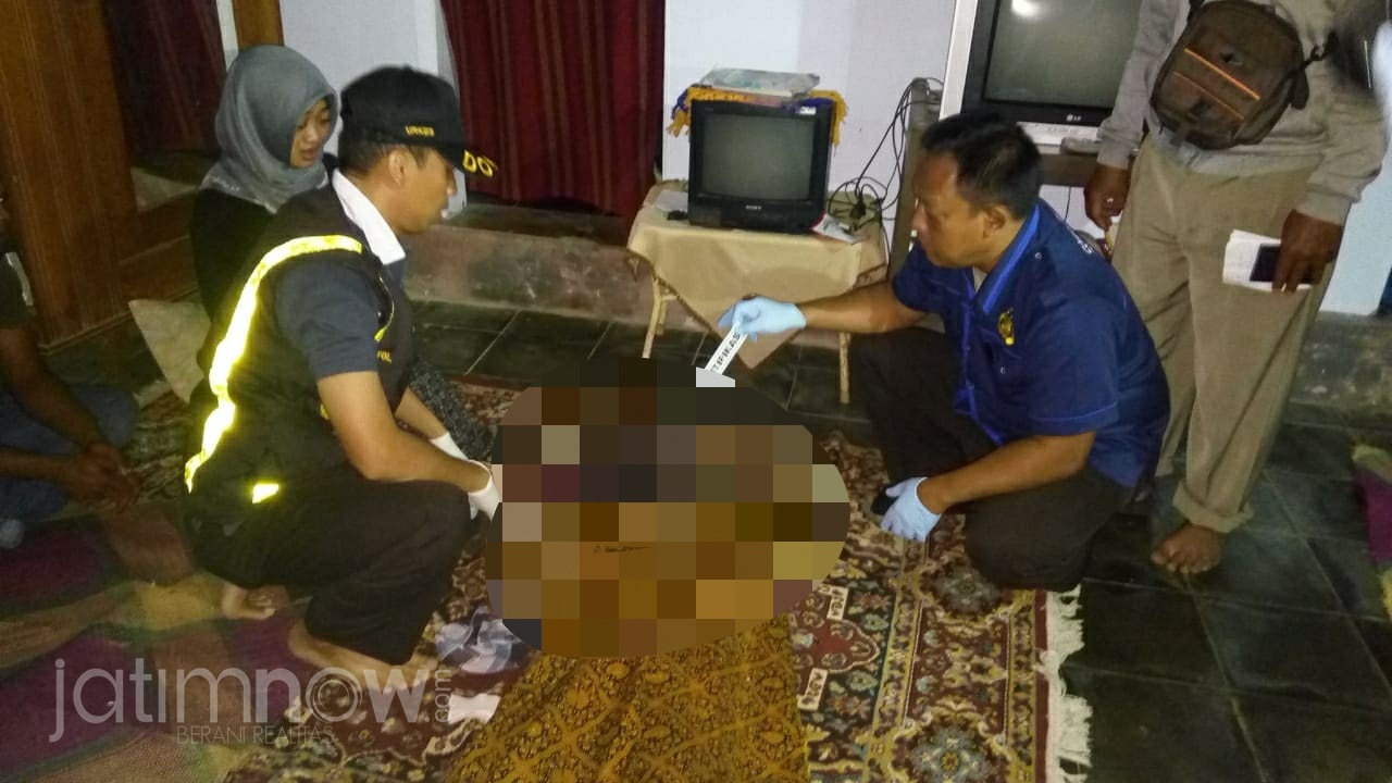 Petugas melakukan identifikasi./Foto: Mita Kusuma