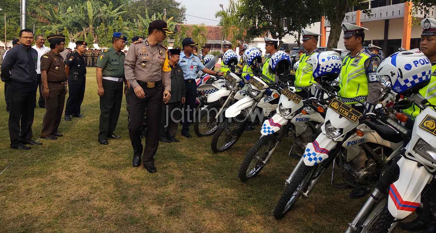 Kapolres Madiun, AKBP I Made Agus Prasatya, mengecek pasukan./Foto: Mita Kusuma.
