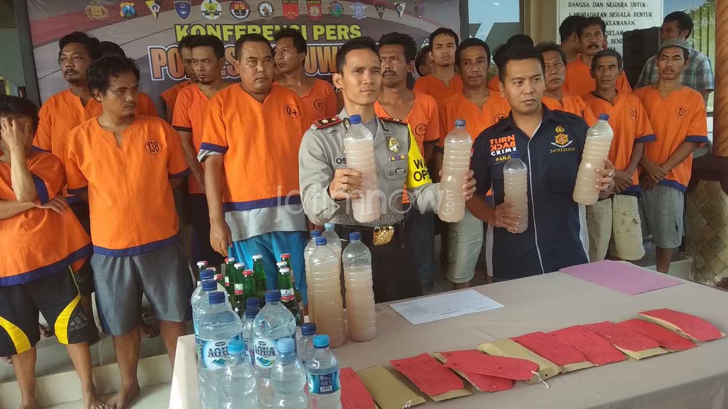 Wakapolres Banyuwangi Kompol Oskar Samsudin dalam jumpa pers./Foto: Hafiluddin Ahmad.