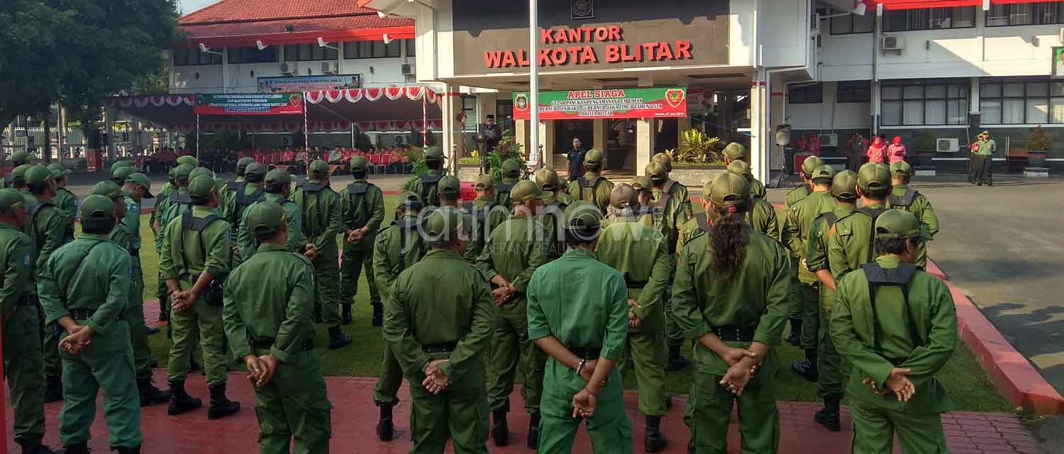 Apel Linmas di Blitar yang dipimpin Wakil Wali Kota Blitar, Santoso./Foto: CF Glorian.