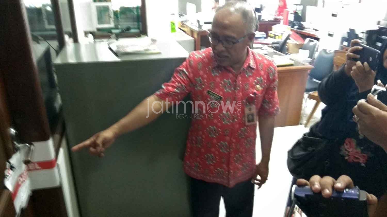 Salah satu ruangan dinas yang disegel KPK./Foto: CF Glorian.