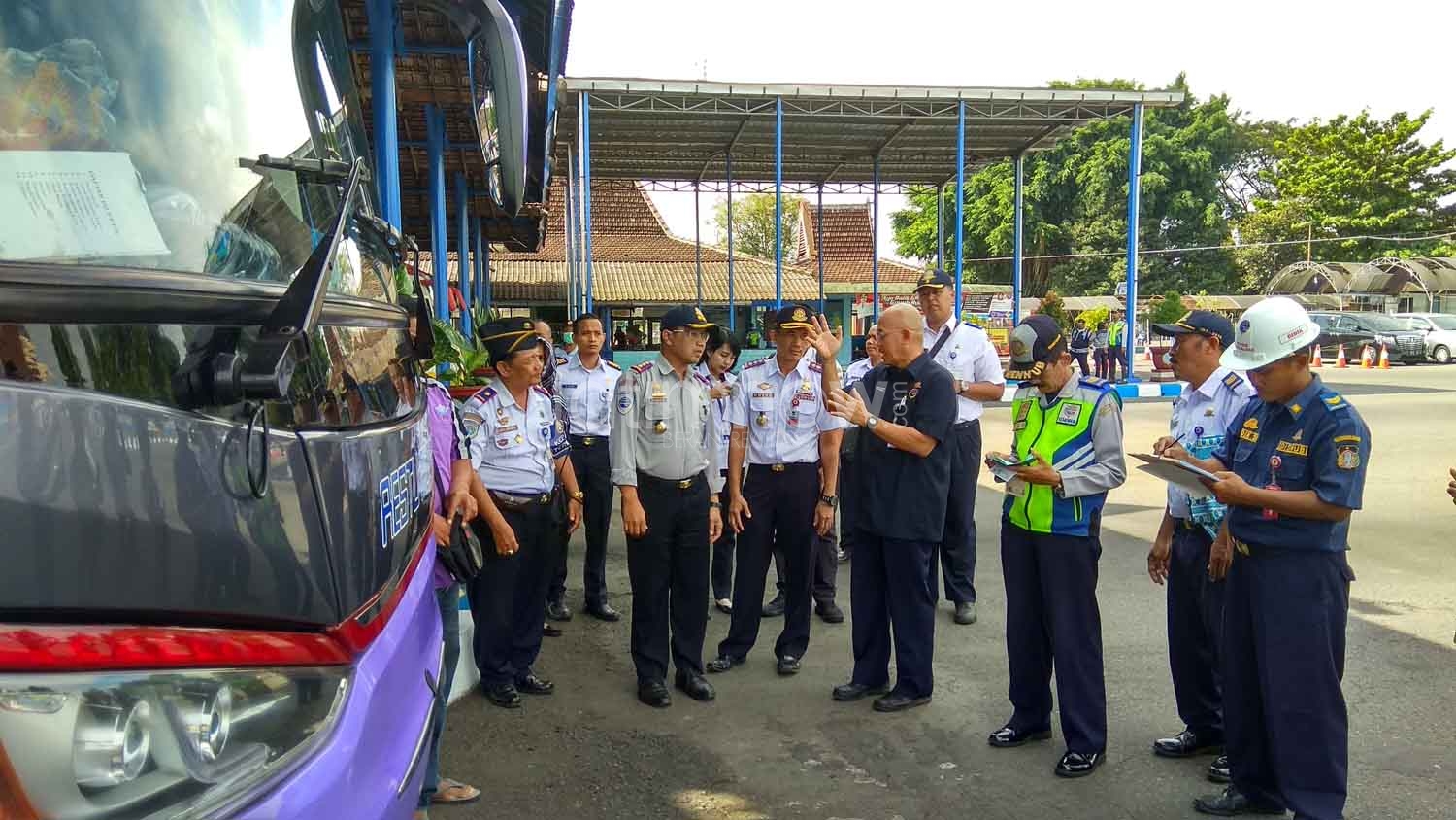  Sekjen Kementrian Perhubungan (Kemenhub) Djoko Sasono, saat mengunjungi Terminal di Blitar./Foto: CF Glorian.