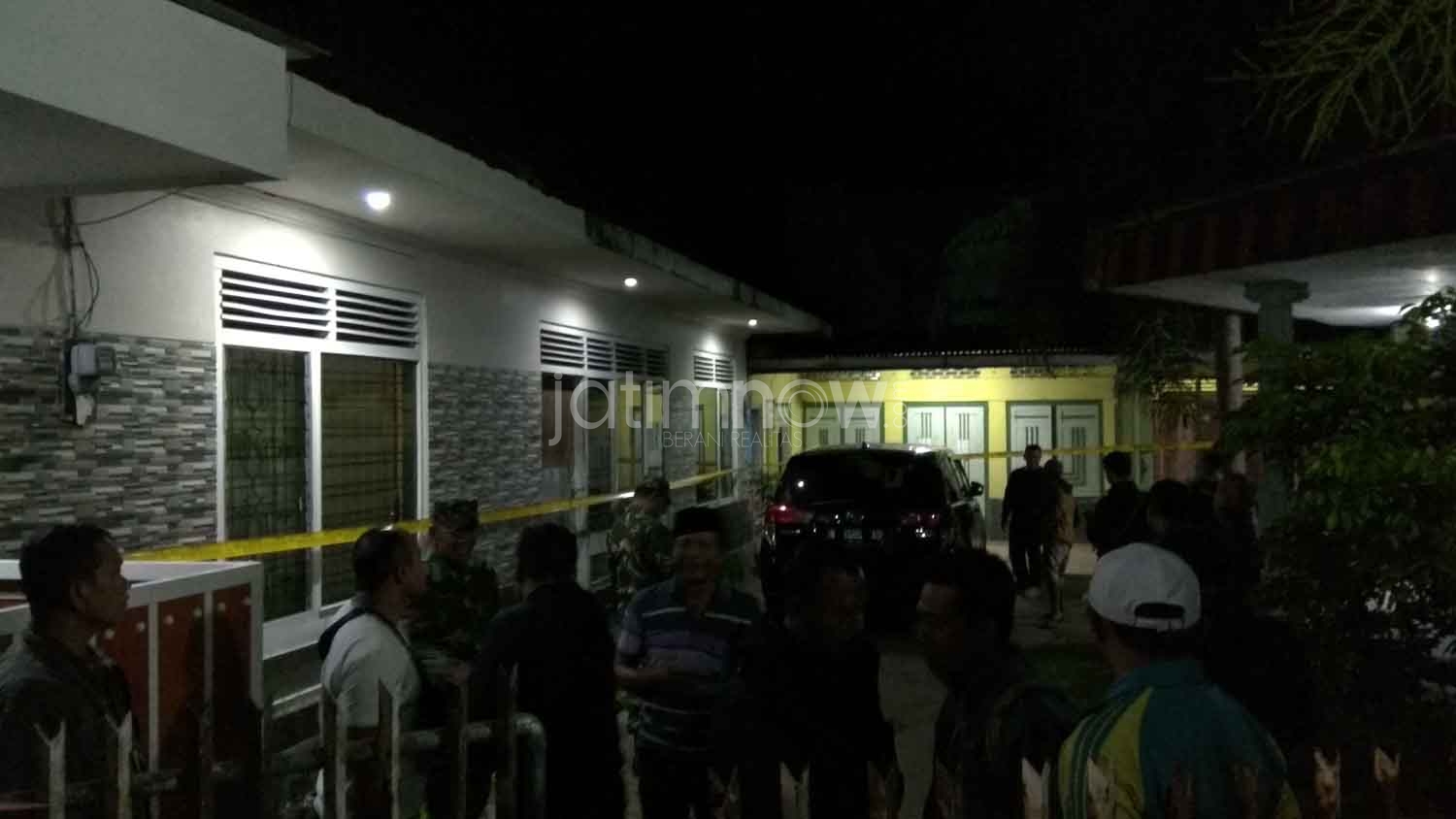 Suasana rumah yang digerebek Densus 88 di Blitar./Foto: CF Glorian.