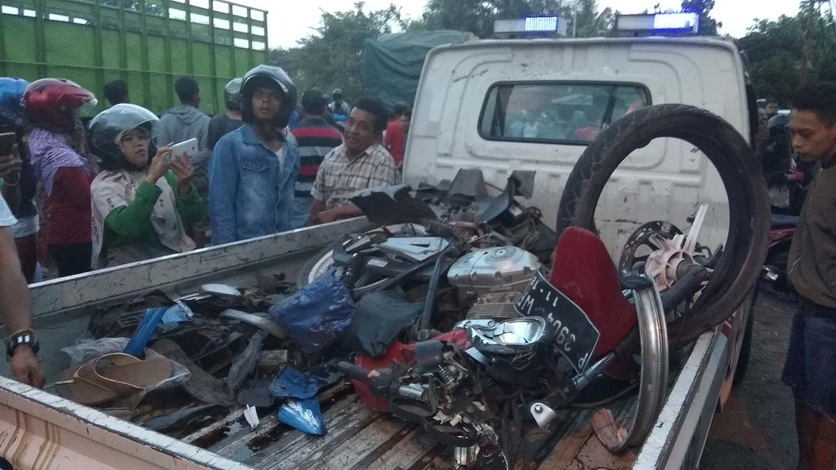Kondisi motor yang ditabrak truk.