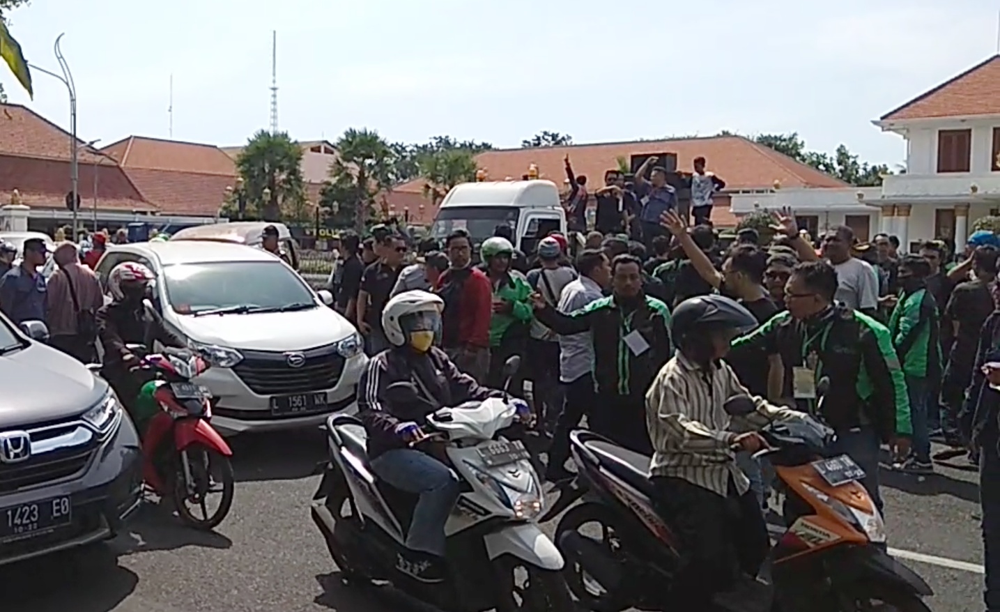 Aksi para driver online.