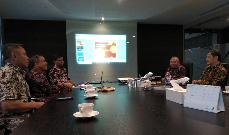 Bupati Anas saat bertemu dengan pihak Sriwijaya Air