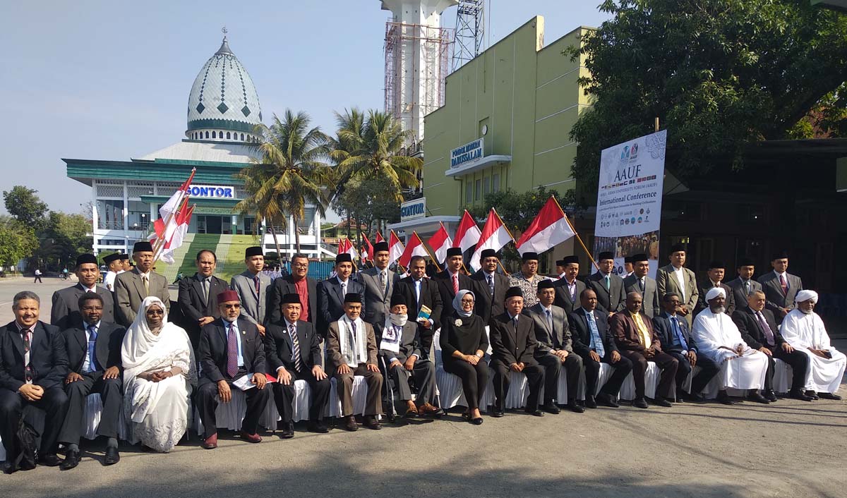 Delegasi AAUF berfoto bersama di Universitas Darussalam (UNIDA) Gontor.