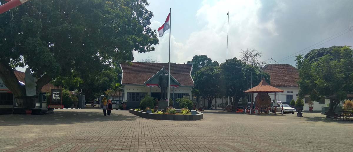 Istana Gebang, rumah masa kecil Bung Karno.