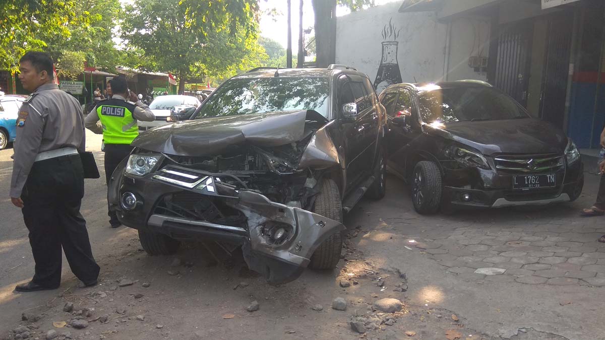 Mobil yang terlibat kecelakaan